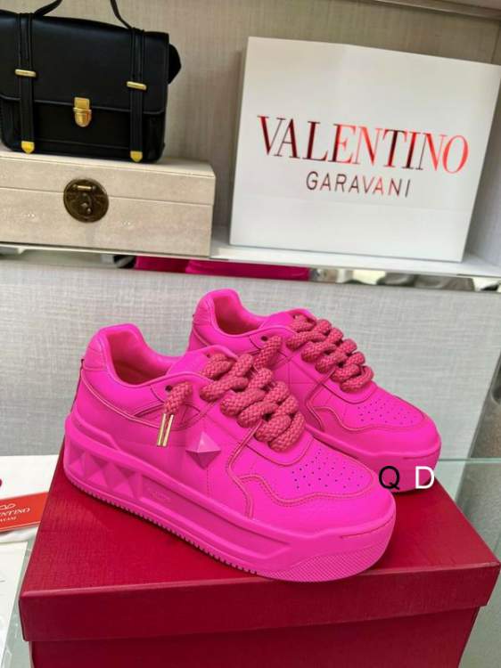 Picture of Valentino Shoes _SKUValentinosz35-455CGDT030320025
